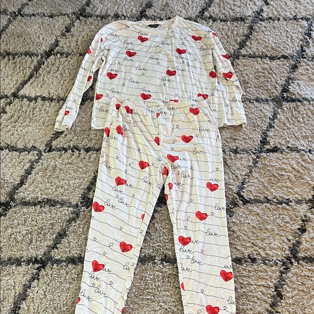NWOT Chicme Love/Heart Print Women’s Pajamas (XL)